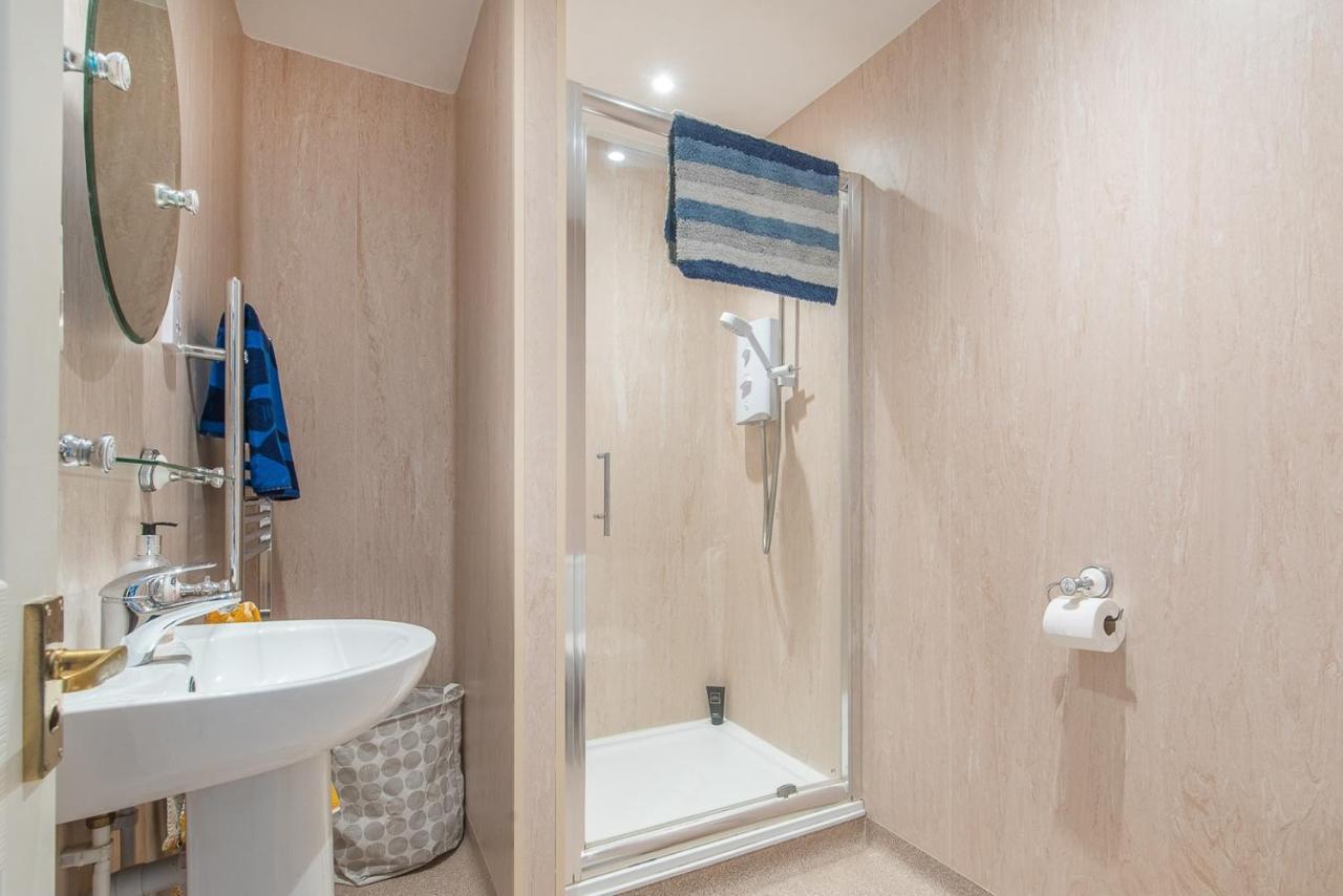 Luxury Group Celebration House With Hot Tub & Bar! Вормінстер Екстер'єр фото
