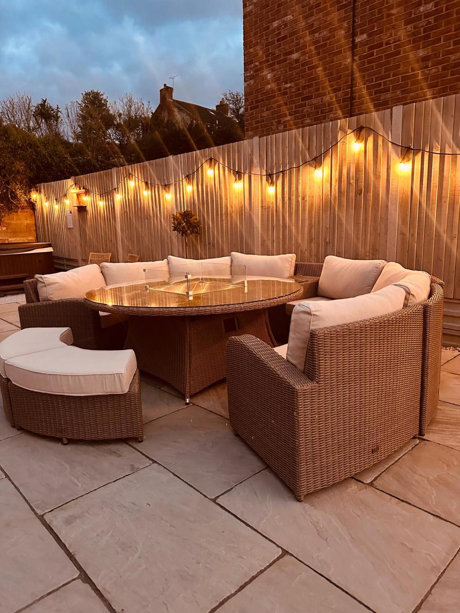 Luxury Group Celebration House With Hot Tub & Bar! Вормінстер Екстер'єр фото
